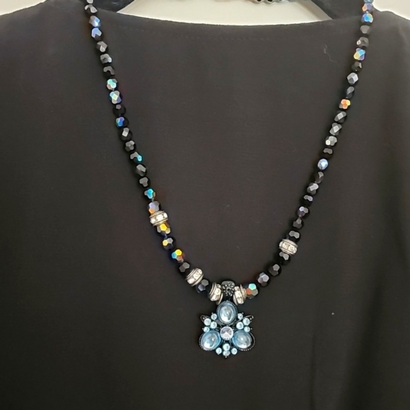 Elegant Black Beaded Necklace with Blue Pendant - Picture 2 of 3